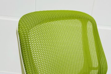 中古オフィスチェア オカムラ シルフィーチェア 中古 2015年製 ローバック 肘無 Sylphy メッシュ 中古オフィス家具 ライムグリーン画像