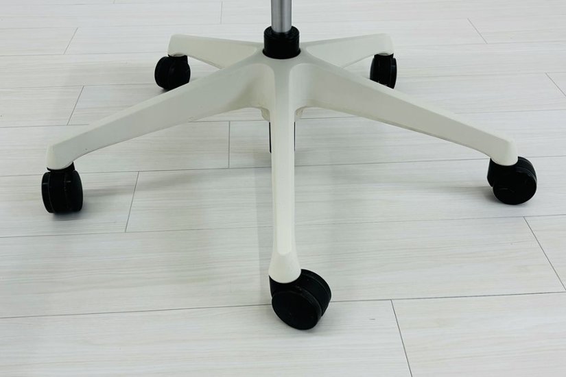 中古オフィスチェア オカムラ シルフィーチェア 中古 2015年製 ローバック 肘無 Sylphy メッシュ 中古オフィス家具 ライムグリーン画像