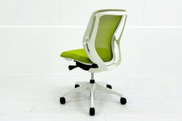 中古オフィスチェア オカムラ シルフィーチェア 中古 2015年製 ローバック 肘無 Sylphy メッシュ 中古オフィス家具 ライムグリーン画像
