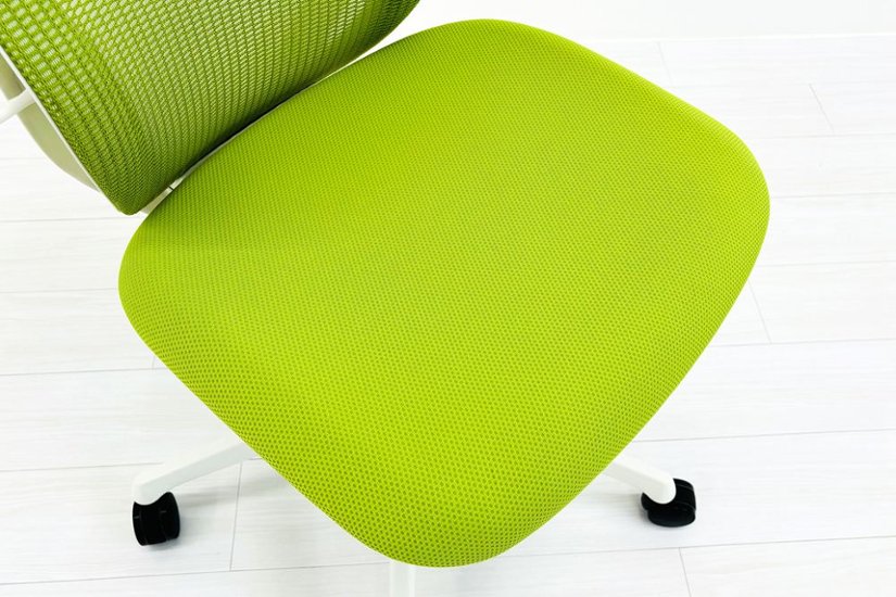 中古オフィスチェア オカムラ シルフィーチェア 中古 2015年製 ローバック 肘無 Sylphy メッシュ 中古オフィス家具 ライムグリーン画像