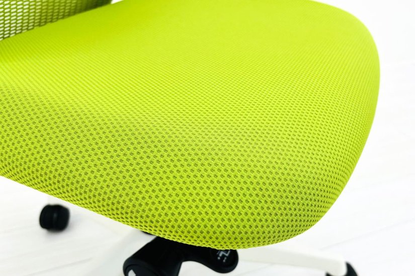 中古オフィスチェア オカムラ シルフィーチェア 中古 2015年製 ローバック 肘無 Sylphy メッシュ 中古オフィス家具 ライムグリーン画像