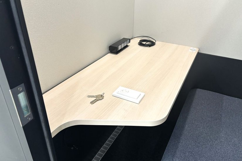 TERECUBE オカムラ テレキューブ 中古 フルクローズ型ワークブース 個室防音ブース ソロワークブース 中古オフィス家具 1200/1100/2310画像