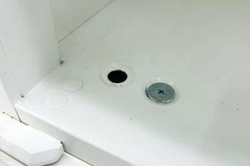 中古 オカムラ レクトライン 【上下セット】クリスタルトレイキャビネット A4浅型深型 4段３列 ガラス書庫 ホワイト クリスタルケース 中古オフィス家具 900/450/1120画像