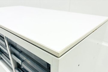 中古 オカムラ レクトライン 【上下セット】クリスタルトレイキャビネット A4浅型深型 4段３列 ガラス書庫 ホワイト クリスタルケース 中古オフィス家具 900/450/1120画像