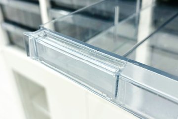 中古 オカムラ レクトライン 【上下セット】クリスタルトレイキャビネット A4浅型深型 4段３列 ガラス書庫 ホワイト クリスタルケース 中古オフィス家具 900/450/1120画像