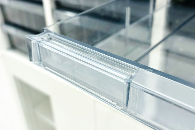 中古 オカムラ レクトライン 【上下セット】クリスタルトレイキャビネット A4浅型深型 4段３列 ガラス書庫 ホワイト クリスタルケース 中古オフィス家具 900/450/1120画像