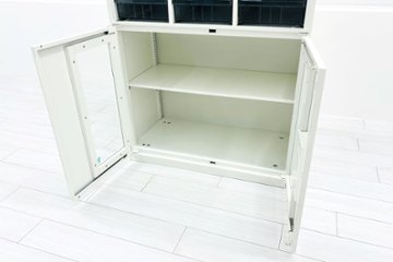 中古 オカムラ レクトライン 【上下セット】クリスタルトレイキャビネット A4浅型深型 4段３列 ガラス書庫 ホワイト クリスタルケース 中古オフィス家具 900/450/1120画像