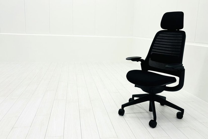 シリーズ1 スチールケース 中古 2024年製 ヘッドレスト付 Steelcase PARCEL Series1 中古オフィス家具 OAチェア ブラック画像