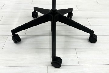 シリーズ1 スチールケース 中古 2024年製 ヘッドレスト付 Steelcase PARCEL Series1 中古オフィス家具 OAチェア ブラック画像