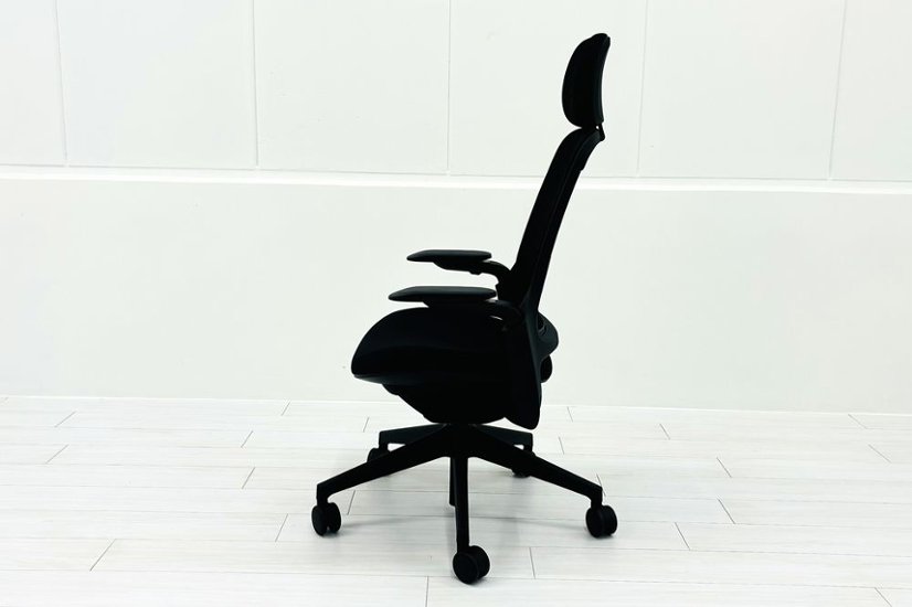 シリーズ1 スチールケース 中古 2024年製 ヘッドレスト付 Steelcase PARCEL Series1 中古オフィス家具 OAチェア ブラック画像