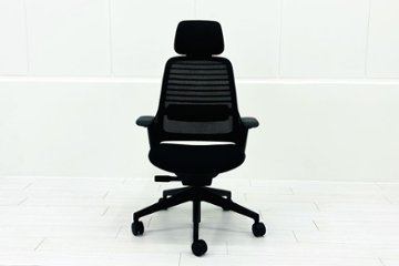 シリーズ1 スチールケース 中古 2024年製 ヘッドレスト付 Steelcase PARCEL Series1 中古オフィス家具 OAチェア ブラック画像