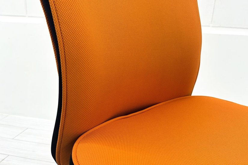 コクヨ プントチェア 中古 ローバック 肘無 KOKUYO クッション 中古オフィス家具 中古オフィスチェア オレンジ画像