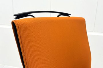 コクヨ プントチェア 中古 ローバック 肘無 KOKUYO クッション 中古オフィス家具 中古オフィスチェア オレンジ画像