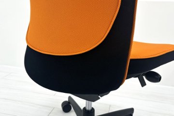 コクヨ プントチェア 中古 ローバック 肘無 KOKUYO クッション 中古オフィス家具 中古オフィスチェア オレンジ画像