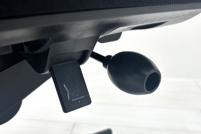 コクヨ プントチェア 中古 ローバック 肘無 KOKUYO クッション 中古オフィス家具 中古オフィスチェア オレンジ画像