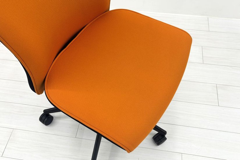 コクヨ プントチェア 中古 ローバック 肘無 KOKUYO クッション 中古オフィス家具 中古オフィスチェア オレンジ画像