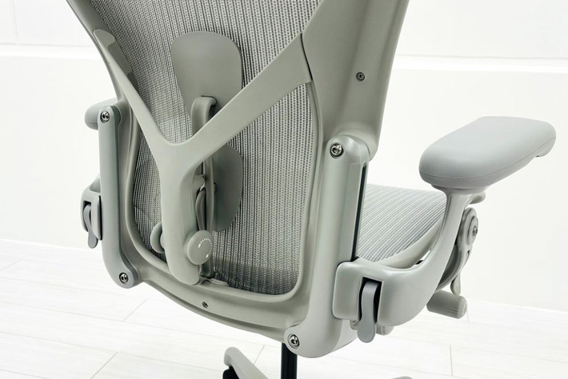【未開封未使用品】 ハーマンミラー アーロンチェア リマスタード Bサイズ フル装備 中古 Herman Miller Aeron Chair Remastered 中古オフィス家具 ミネラル画像