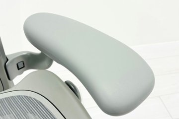 【未開封未使用品】 ハーマンミラー アーロンチェア リマスタード Bサイズ フル装備 中古 Herman Miller Aeron Chair Remastered 中古オフィス家具 ミネラル画像