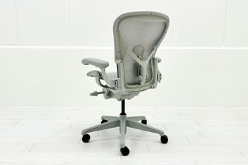 【未開封未使用品】 ハーマンミラー アーロンチェア リマスタード Bサイズ フル装備 中古 Herman Miller Aeron Chair Remastered 中古オフィス家具 ミネラル画像