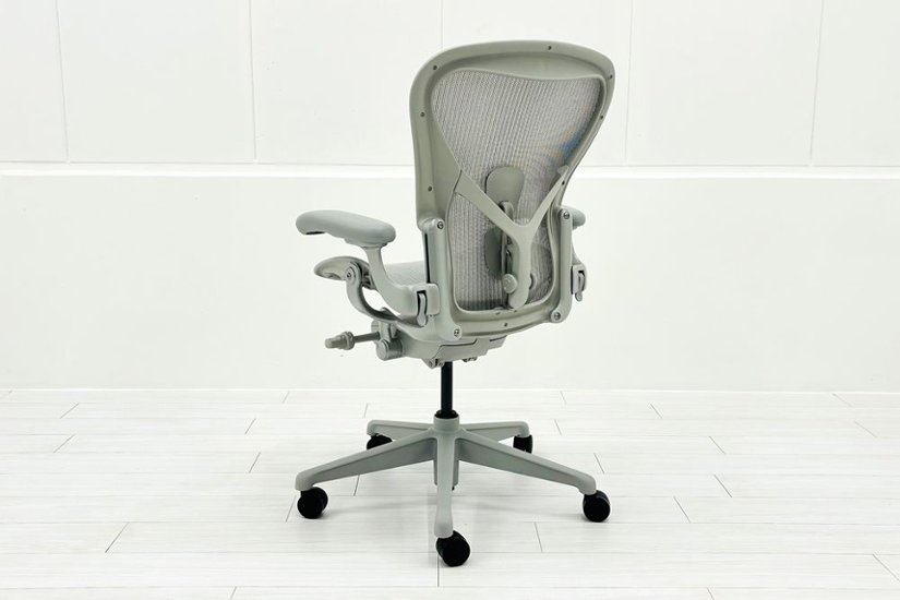 【未開封未使用品】 ハーマンミラー アーロンチェア リマスタード Bサイズ フル装備 中古 Herman Miller Aeron Chair Remastered 中古オフィス家具 ミネラル画像
