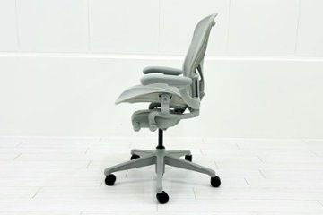 【未開封未使用品】 ハーマンミラー アーロンチェア リマスタード Bサイズ フル装備 中古 Herman Miller Aeron Chair Remastered 中古オフィス家具 ミネラル画像