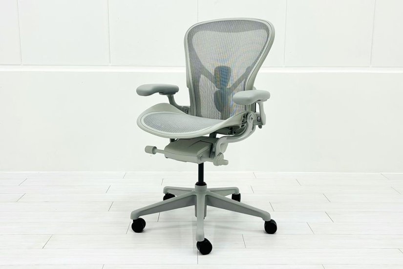 【未開封未使用品】 ハーマンミラー アーロンチェア リマスタード Bサイズ フル装備 中古 Herman Miller Aeron Chair Remastered 中古オフィス家具 ミネラル画像
