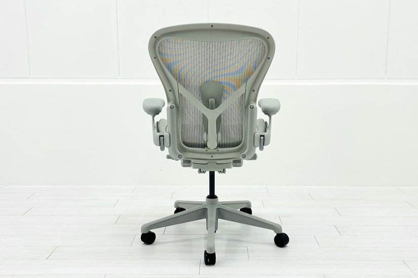 【未開封未使用品】 ハーマンミラー アーロンチェア リマスタード Bサイズ フル装備 中古 Herman Miller Aeron Chair Remastered 中古オフィス家具 ミネラル画像