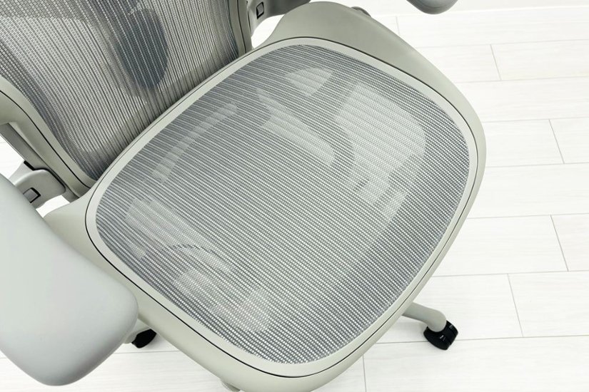【未開封未使用品】 ハーマンミラー アーロンチェア リマスタード Bサイズ フル装備 中古 Herman Miller Aeron Chair Remastered 中古オフィス家具 ミネラル画像