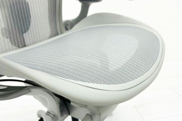【未開封未使用品】 ハーマンミラー アーロンチェア リマスタード Bサイズ フル装備 中古 Herman Miller Aeron Chair Remastered 中古オフィス家具 ミネラル画像