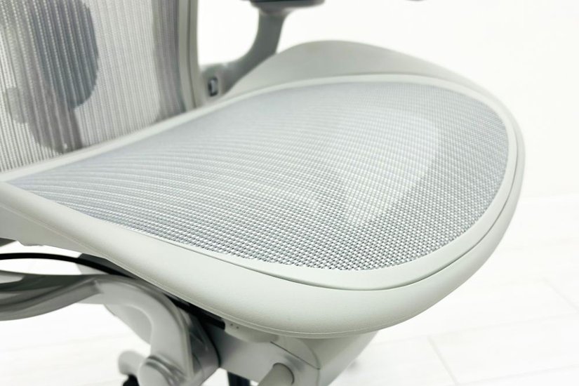 【未開封未使用品】 ハーマンミラー アーロンチェア リマスタード Bサイズ フル装備 中古 Herman Miller Aeron Chair Remastered 中古オフィス家具 ミネラル画像