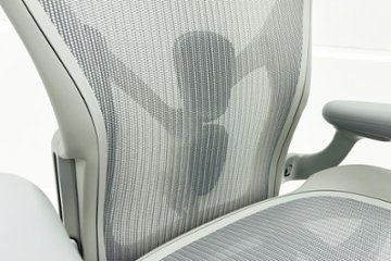 【未開封未使用品】 ハーマンミラー アーロンチェア リマスタード Bサイズ フル装備 中古 Herman Miller Aeron Chair Remastered 中古オフィス家具 ミネラル画像