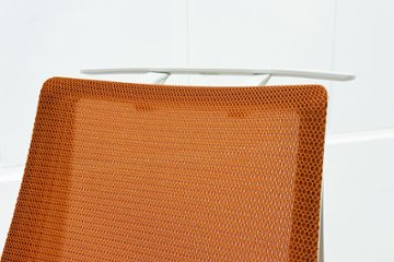 コクヨ デュオラチェア 中古 ハイバック 2016年製 KOKUYO Duora クッション 可動肘 中古オフィス家具 オレンジ画像