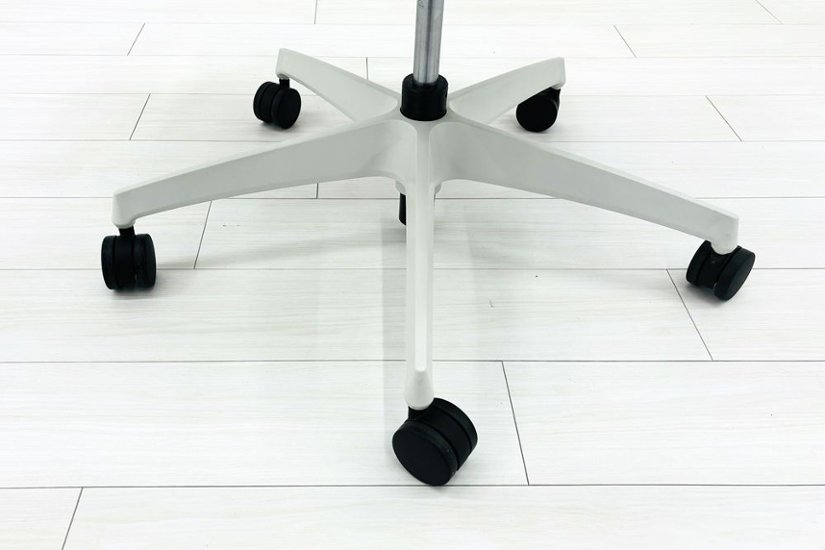 コクヨ デュオラチェア 中古 ハイバック 2016年製 KOKUYO Duora クッション 可動肘 中古オフィス家具 オレンジ画像