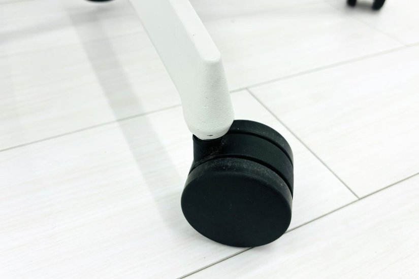 コクヨ デュオラチェア 中古 ハイバック 2016年製 KOKUYO Duora クッション 可動肘 中古オフィス家具 オレンジ画像