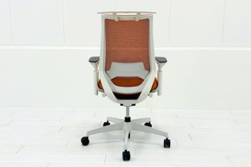 コクヨ デュオラチェア 中古 ハイバック 2016年製 KOKUYO Duora クッション 可動肘 中古オフィス家具 オレンジ画像