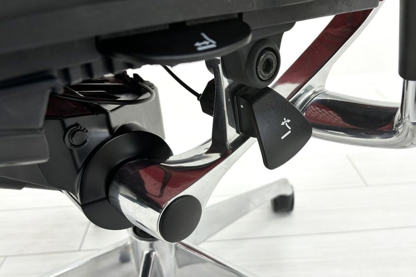 バロンチェア 中古 オカムラ Baron 可動肘 ハイバック 中古オフィス家具 中古オフィスチェア 事務椅子 メッシュチェア レッド画像