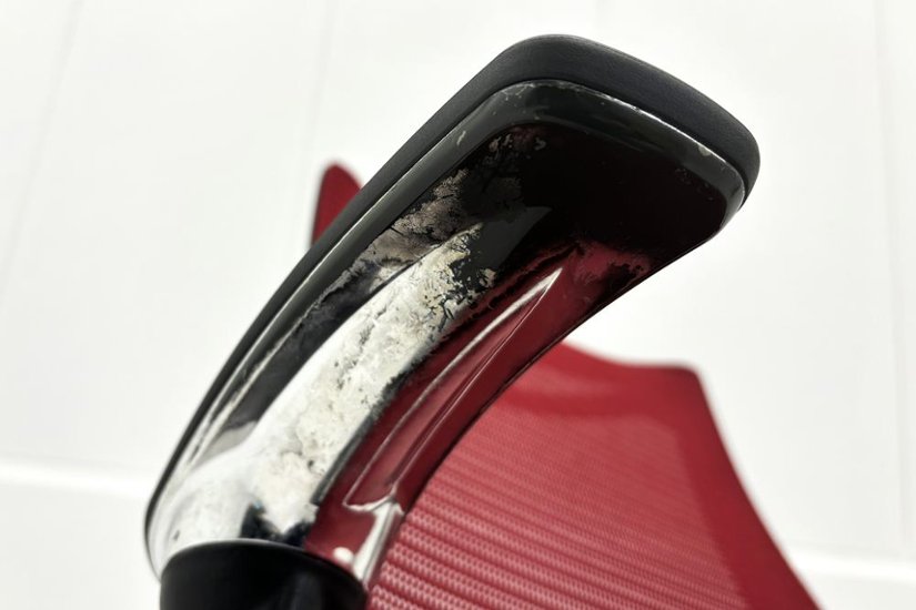 バロンチェア 中古 オカムラ Baron 可動肘 ハイバック 中古オフィス家具 中古オフィスチェア 事務椅子 メッシュチェア レッド画像