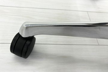 バロンチェア 中古 オカムラ Baron 可動肘 ハイバック 中古オフィス家具 中古オフィスチェア 事務椅子 メッシュチェア レッド画像