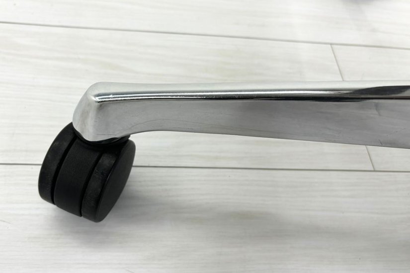 バロンチェア 中古 オカムラ Baron 可動肘 ハイバック 中古オフィス家具 中古オフィスチェア 事務椅子 メッシュチェア レッド画像