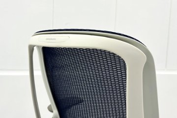 【ポリッシュ脚ピカピカ磨き有！】オカムラ シルフィーチェア 中古 2020年製 ハイバック 可動肘 OKAMURA Sylphy クッション 中古オフィス家具 C685BW-FMP3 ミディアムブルー画像