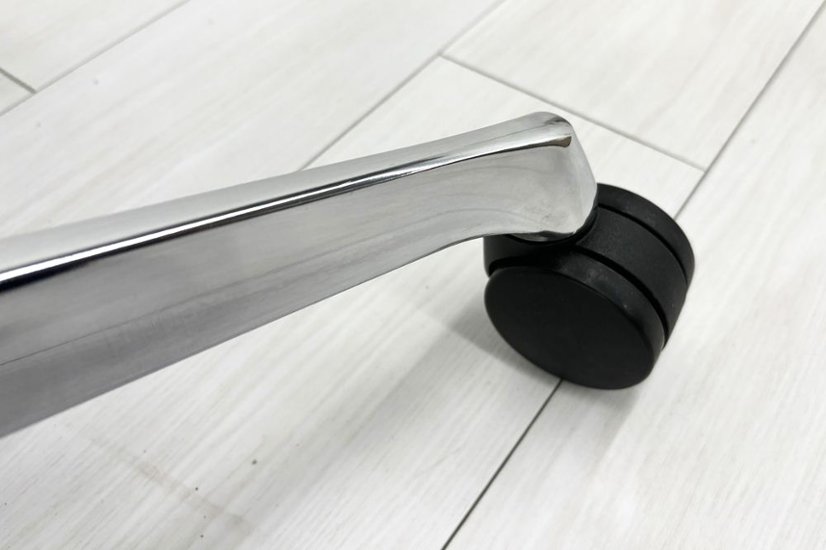 【ポリッシュ脚ピカピカ磨き有！】オカムラ シルフィーチェア 中古 2020年製 ハイバック 可動肘 OKAMURA Sylphy クッション 中古オフィス家具 C685BW-FMP3 ミディアムブルー画像