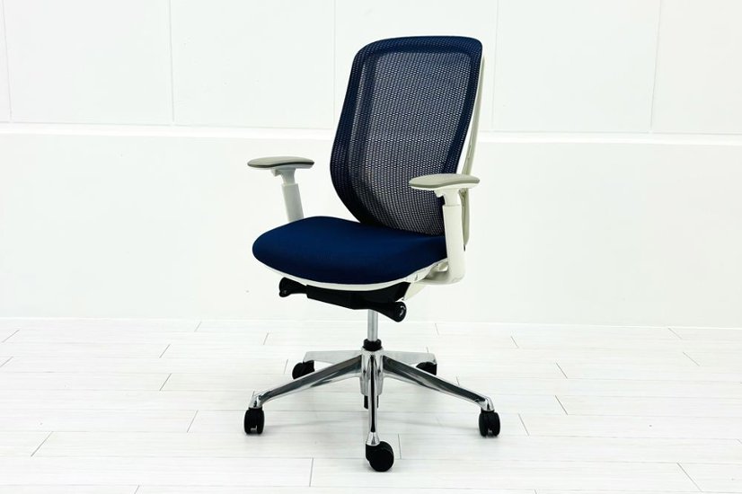 【ポリッシュ脚ピカピカ磨き有！】オカムラ シルフィーチェア 中古 2020年製 ハイバック 可動肘 OKAMURA Sylphy クッション 中古オフィス家具 C685BW-FMP3 ミディアムブルー画像