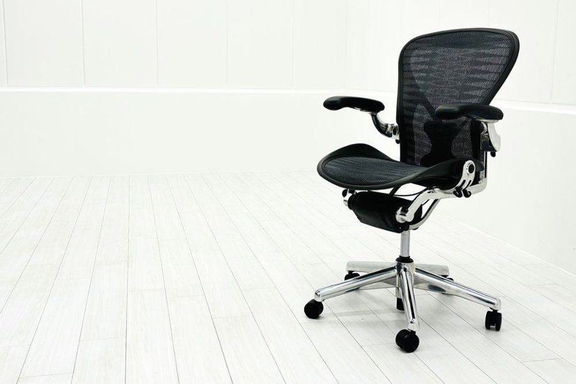 【ポリッシュ脚ピカピカ磨き有！】アーロンチェア 中古 Bサイズ フル装備 タキシードメッシュ ハーマンミラー 肘レバー アルミ脚 レザーアーム Herman Miller Aeron Chair画像