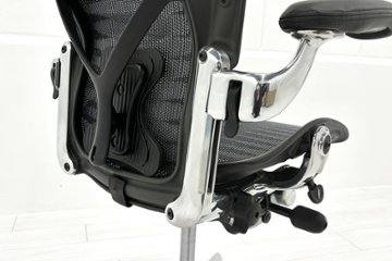 【ポリッシュ脚ピカピカ磨き有！】アーロンチェア 中古 Bサイズ フル装備 タキシードメッシュ ハーマンミラー 肘レバー アルミ脚 レザーアーム Herman Miller Aeron Chair画像