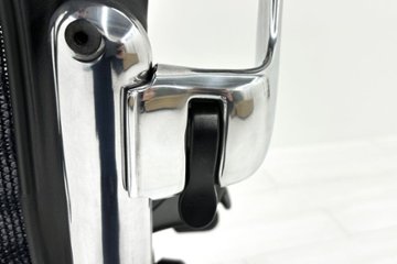 【ポリッシュ脚ピカピカ磨き有！】アーロンチェア 中古 Bサイズ フル装備 タキシードメッシュ ハーマンミラー 肘レバー アルミ脚 レザーアーム Herman Miller Aeron Chair画像