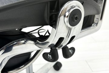 【ポリッシュ脚ピカピカ磨き有！】アーロンチェア 中古 Bサイズ フル装備 タキシードメッシュ ハーマンミラー 肘レバー アルミ脚 レザーアーム Herman Miller Aeron Chair画像