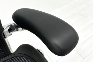 【ポリッシュ脚ピカピカ磨き有！】アーロンチェア 中古 Bサイズ フル装備 タキシードメッシュ ハーマンミラー 肘レバー アルミ脚 レザーアーム Herman Miller Aeron Chair画像