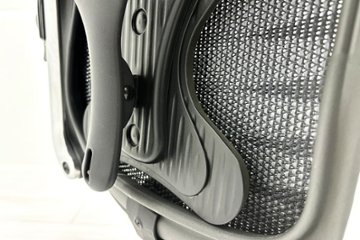 【ポリッシュ脚ピカピカ磨き有！】アーロンチェア 中古 Bサイズ フル装備 タキシードメッシュ ハーマンミラー 肘レバー アルミ脚 レザーアーム Herman Miller Aeron Chair画像