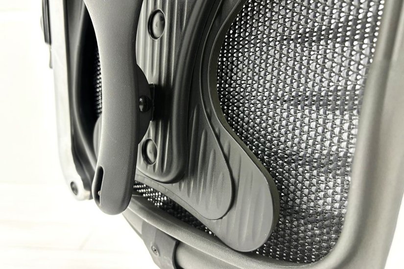 【ポリッシュ脚ピカピカ磨き有！】アーロンチェア 中古 Bサイズ フル装備 タキシードメッシュ ハーマンミラー 肘レバー アルミ脚 レザーアーム Herman Miller Aeron Chair画像