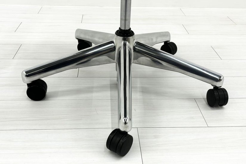 【ポリッシュ脚ピカピカ磨き有！】アーロンチェア 中古 Bサイズ フル装備 タキシードメッシュ ハーマンミラー 肘レバー アルミ脚 レザーアーム Herman Miller Aeron Chair画像